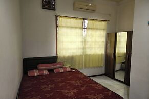 OYO 93979 Gubeng Homestay Syariah