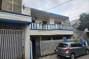 OYO Life 93979 Gubeng Homestay Syariah