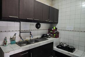 OYO Life 93979 Gubeng Homestay Syariah