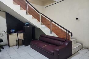 OYO Life 93979 Gubeng Homestay Syariah