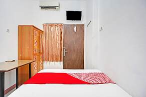 OYO 90790 Royale Nias