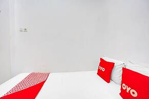 OYO 90790 Royale Nias