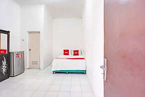 OYO 90790 Royale Nias