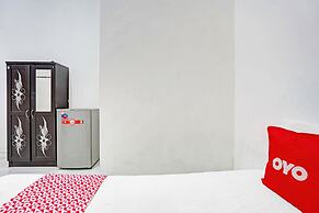 OYO 90790 Royale Nias