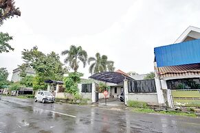 OYO 90790 Royale Nias