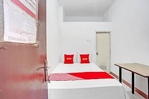 OYO 90790 Royale Nias