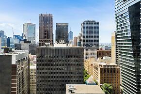 Luxuria Apartments - Collins House