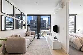 Luxuria Apartments - Collins House