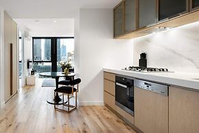 Luxuria Apartments - Collins House