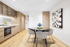 Luxuria Apartments - Collins House