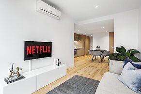 Luxuria Apartments - Collins House