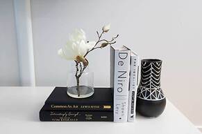 Luxuria Apartments - Collins House