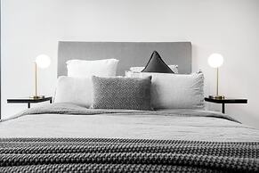 Luxuria Apartments - Collins House