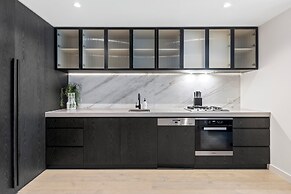 Luxuria Apartments - Collins House