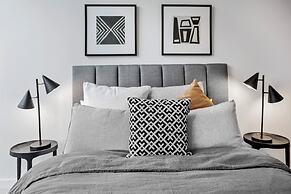 Luxuria Apartments - Collins House