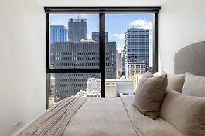 Luxuria Apartments - Collins House