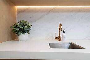 Luxuria Apartments - Collins House