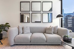 Luxuria Apartments - Collins House