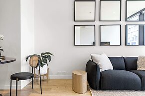 Luxuria Apartments - Collins House