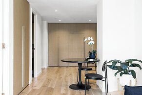 Luxuria Apartments - Collins House