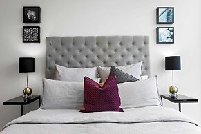 Luxuria Apartments - Collins House