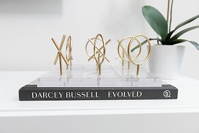 Luxuria Apartments - Collins House