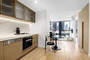 Luxuria Apartments - Collins House