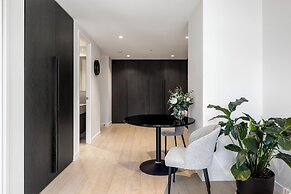 Luxuria Apartments - Collins House