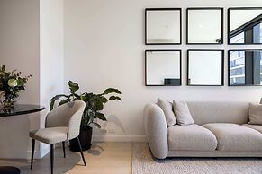 Luxuria Apartments - Collins House