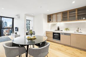 Luxuria Apartments - Collins House