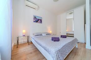 Lavanda Apartment With Terrace