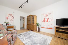 Traditional Warsaw Apartment by Renters