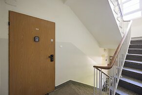 Traditional Warsaw Apartment by Renters