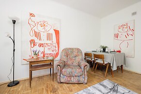 Traditional Warsaw Apartment by Renters