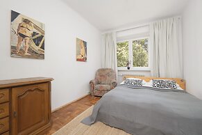 Traditional Warsaw Apartment by Renters