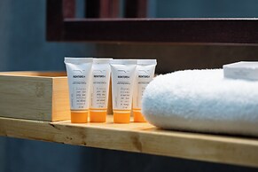 Traditional Warsaw Apartment by Renters