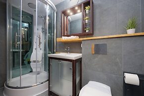 Traditional Warsaw Apartment by Renters