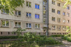 Traditional Warsaw Apartment by Renters