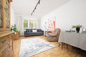 Traditional Warsaw Apartment by Renters