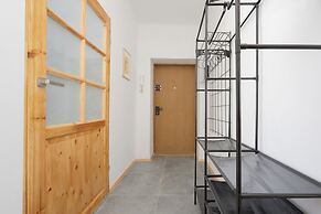 Traditional Warsaw Apartment by Renters