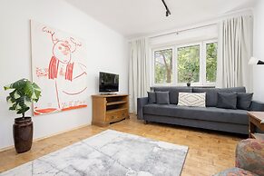 Traditional Warsaw Apartment by Renters