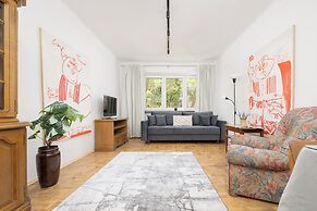 Traditional Warsaw Apartment by Renters