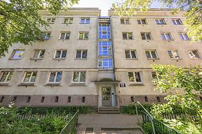 Traditional Warsaw Apartment by Renters