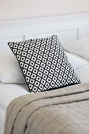 Gumińska Apartment Warsaw by Renters