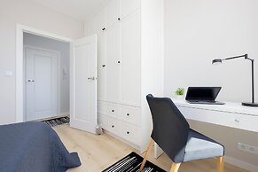 Gumińska Apartment Warsaw by Renters