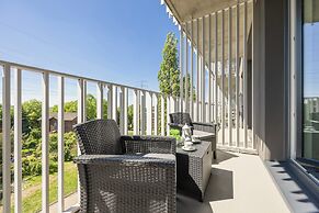 Gumińska Apartment Warsaw by Renters