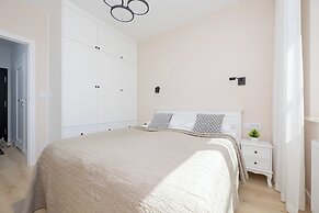 Gumińska Apartment Warsaw by Renters