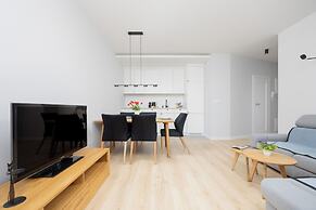 Gumińska Apartment Warsaw by Renters