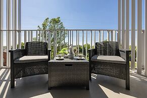 Gumińska Apartment Warsaw by Renters