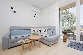 Gumińska Apartment Warsaw by Renters